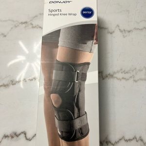 Left sports hinged knee wrap